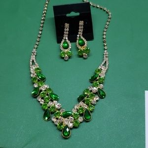 Emerald green necklace set